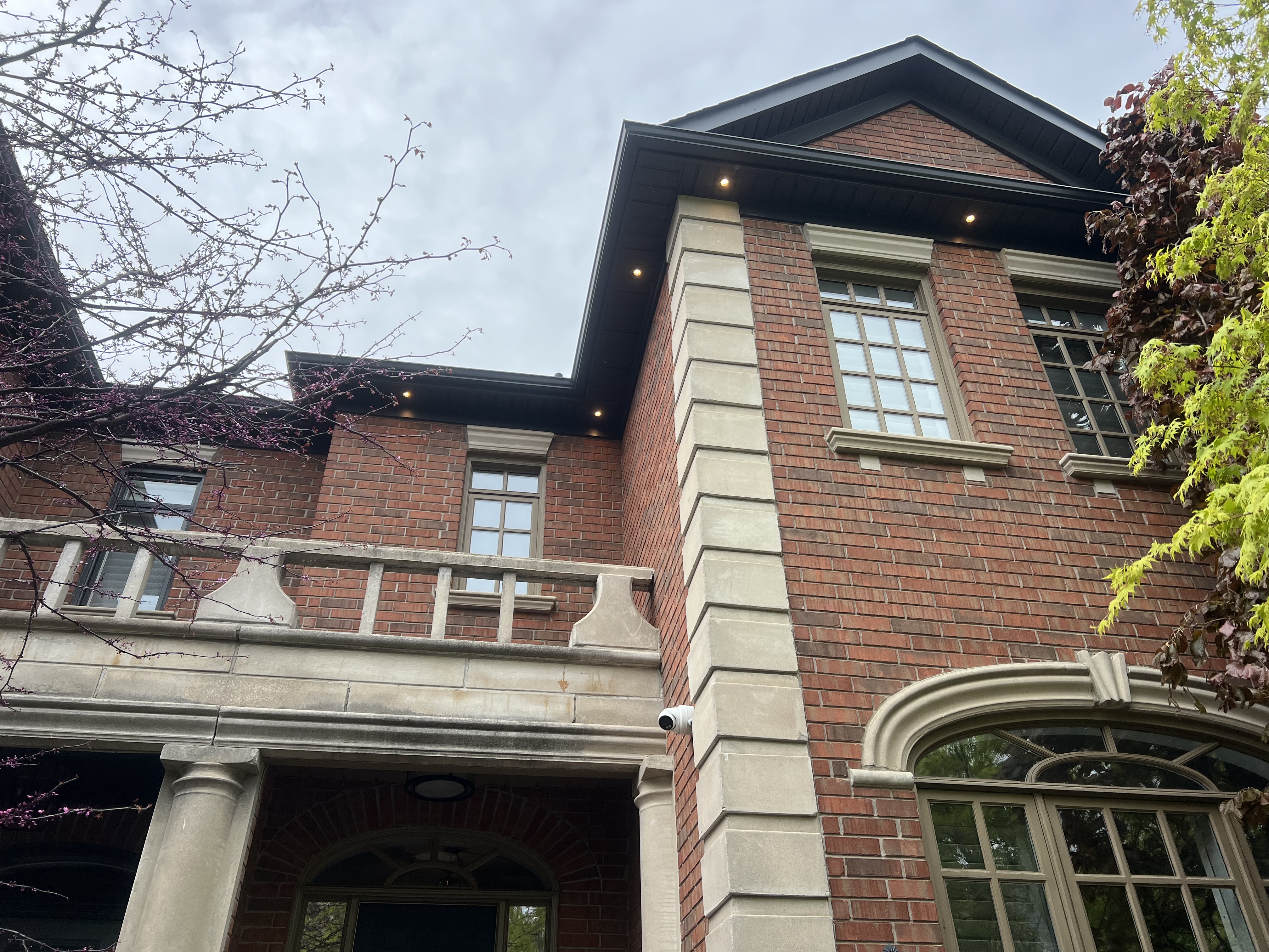 Lighting installation in an Etobicoke home by Croatian Electric